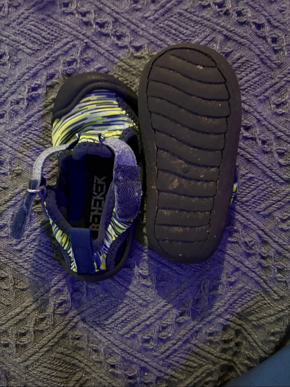 Toddlers water shoes sizes 5, 6, and 7. Minimal wear, Nautical,Oshkosh, and more
